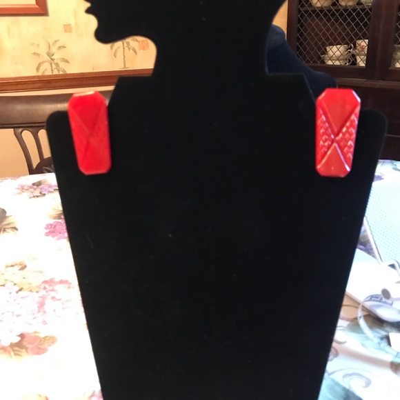 VINTAGE RED LAPEL OR SHOULDER BROOCHES - Picture 5 of 8